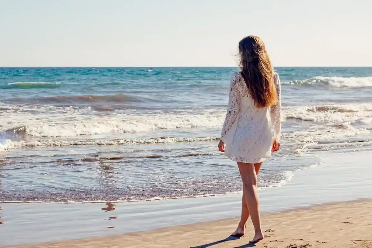 Mujer en la playa